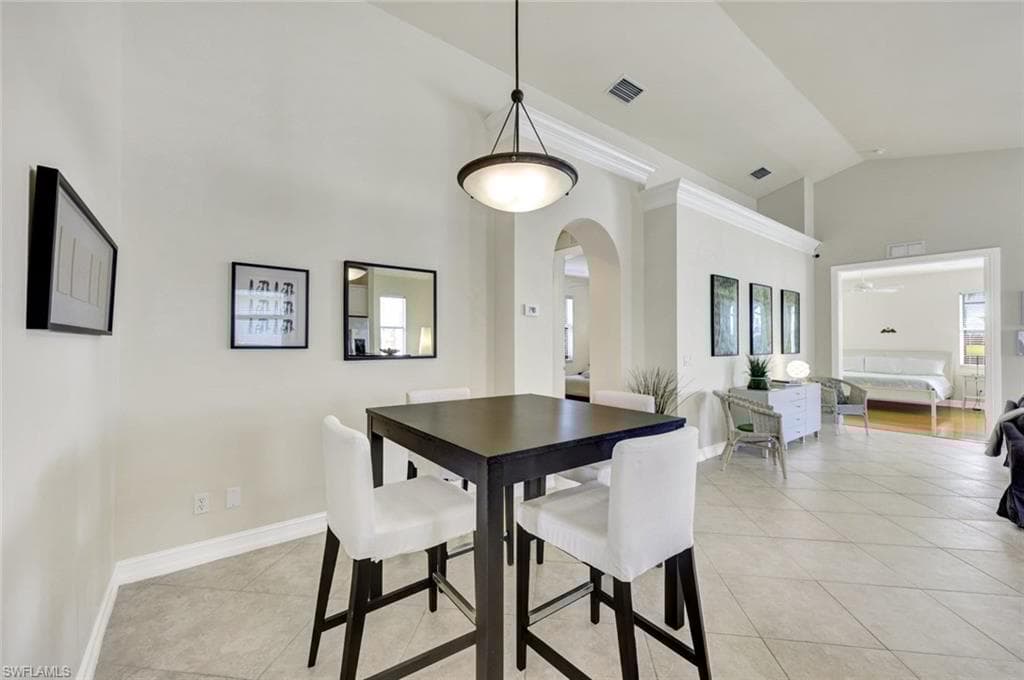 684 98th Ave N, Naples, FL 34108-10