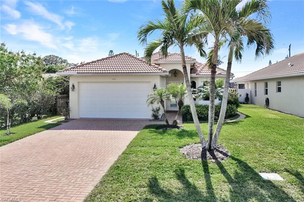 684 98th Ave N, Naples, FL 34108-28