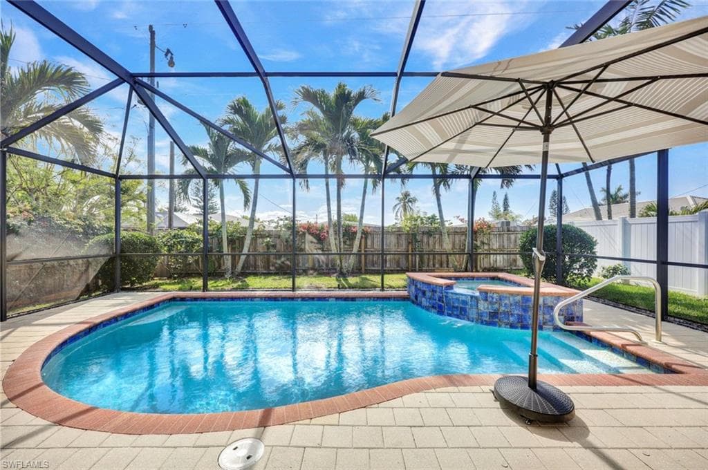 684 98th Ave N, Naples, FL 34108-5
