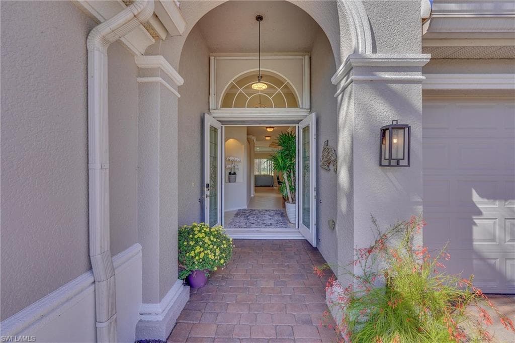 14291 Manchester Dr, Naples, FL 34114-9