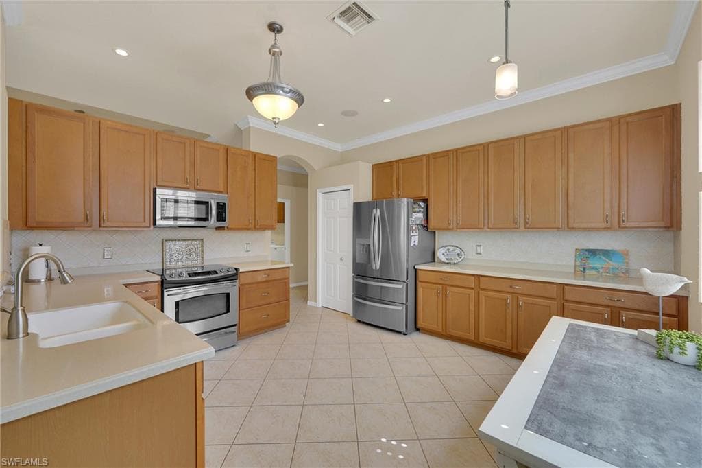 14291 Manchester Dr, Naples, FL 34114-25