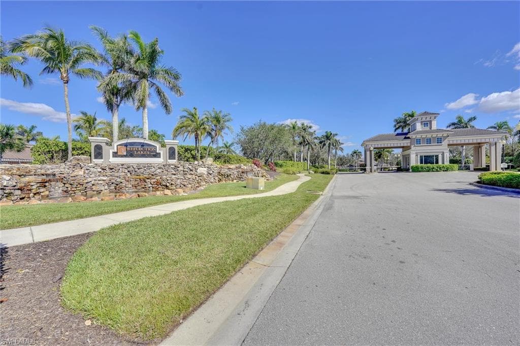 14291 Manchester Dr, Naples, FL 34114-36
