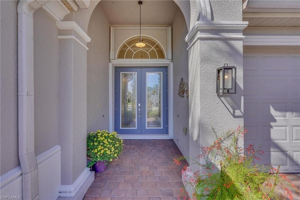 14291 Manchester Dr, Naples, FL 34114-8