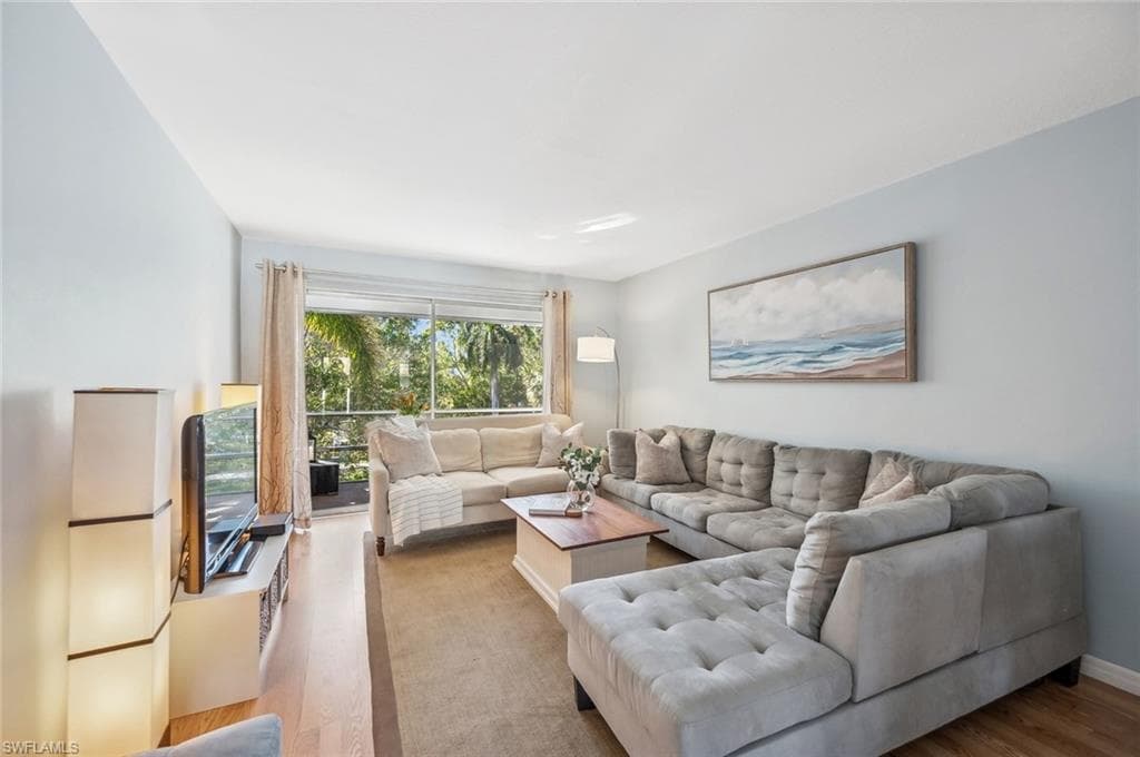 72 7th St S 305, Naples, FL 34102-10