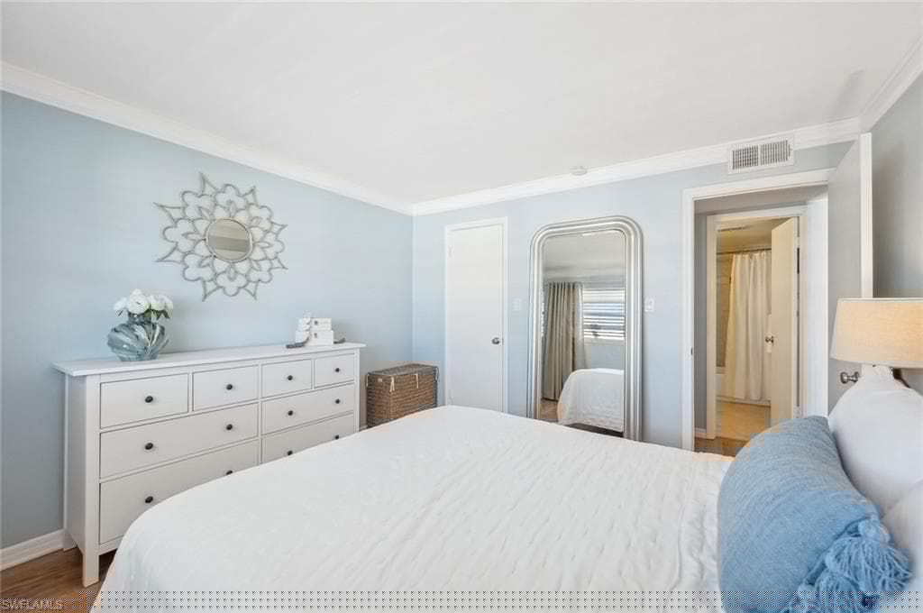 72 7th St S 305, Naples, FL 34102-12