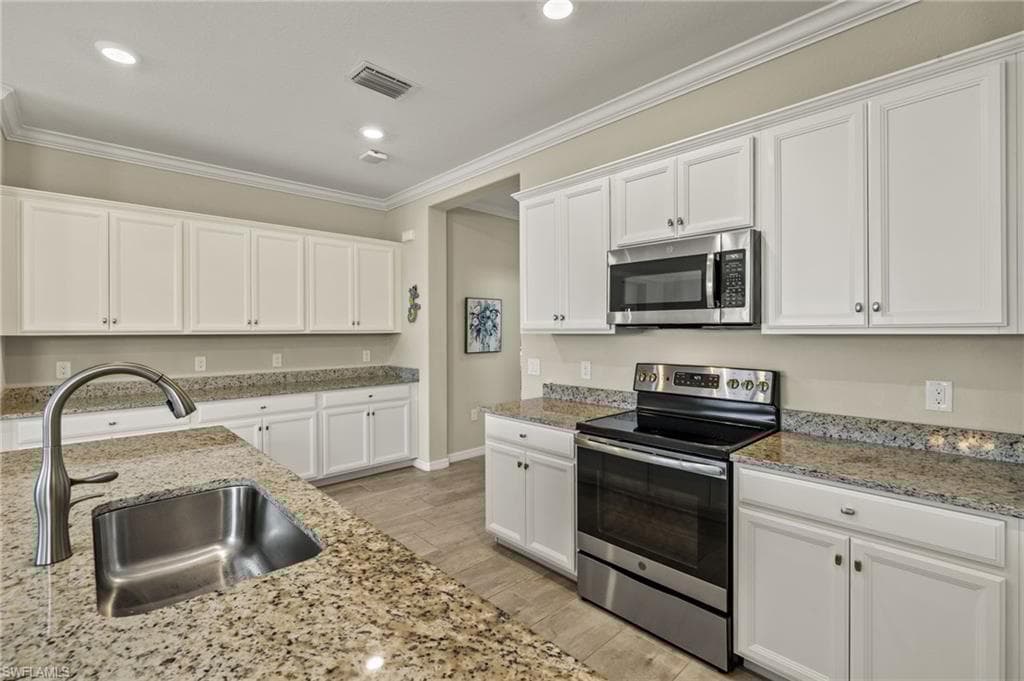 1606 Santiago Cir, Naples, FL 34113-12