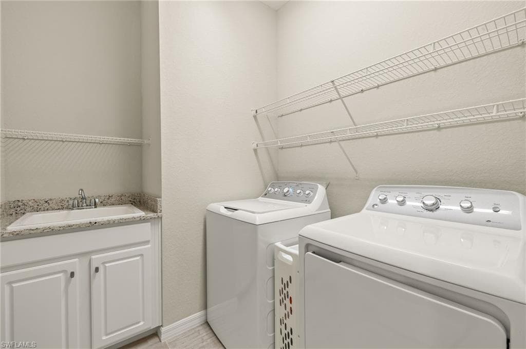 1606 Santiago Cir, Naples, FL 34113-26
