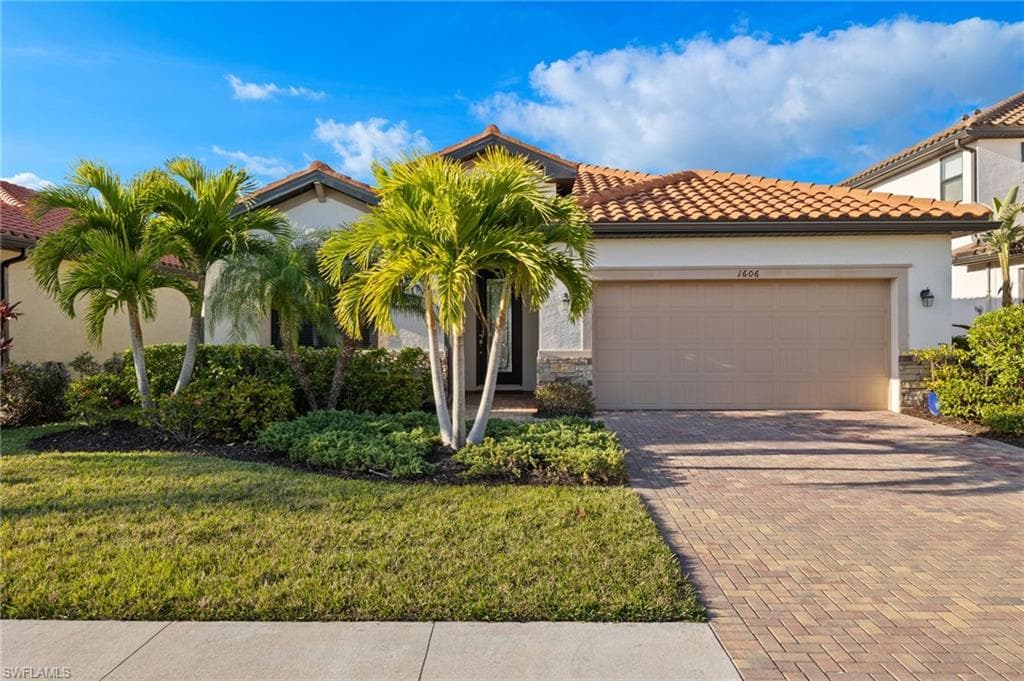 1606 Santiago Cir, Naples, FL 34113-3