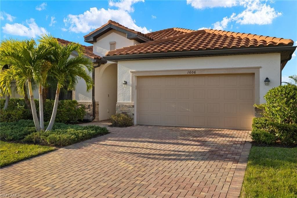 1606 Santiago Cir, Naples, FL 34113-4