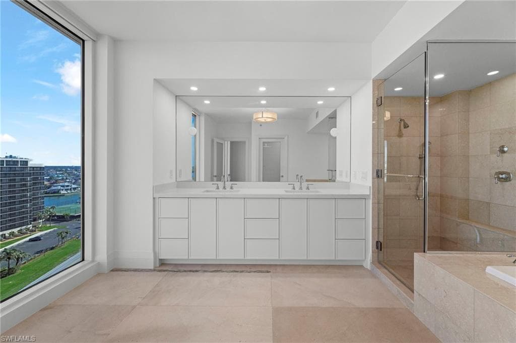 11125 Gulf Shore Dr Ph-1, Naples, FL 34108-29