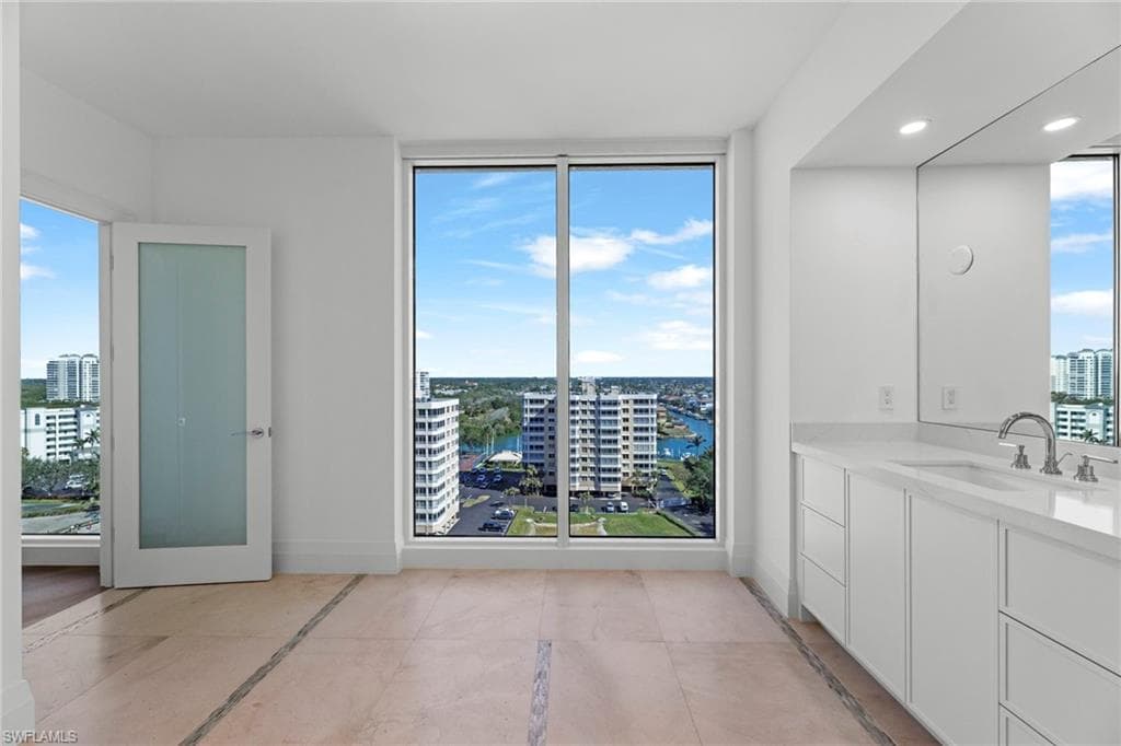 11125 Gulf Shore Dr Ph-1, Naples, FL 34108-30
