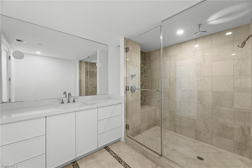 11125 Gulf Shore Dr Ph-1, Naples, FL 34108-33