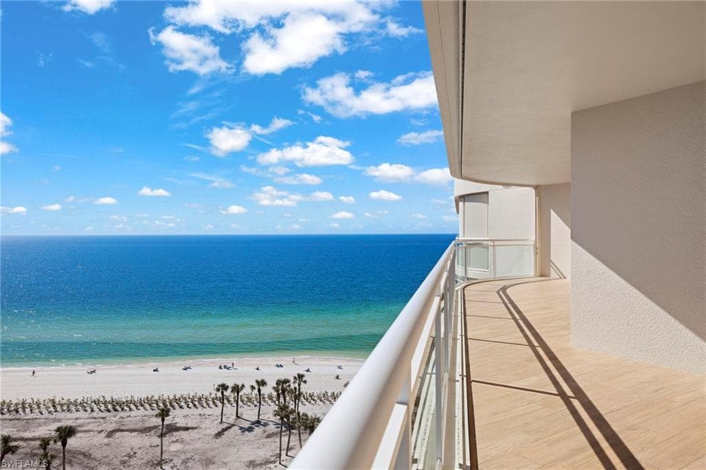 11125 Gulf Shore Dr Ph-1, Naples, FL 34108-35