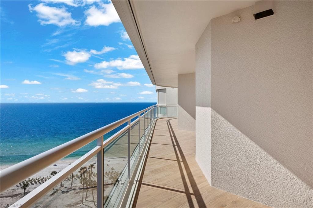 11125 Gulf Shore Dr Ph-1, Naples, FL 34108-36