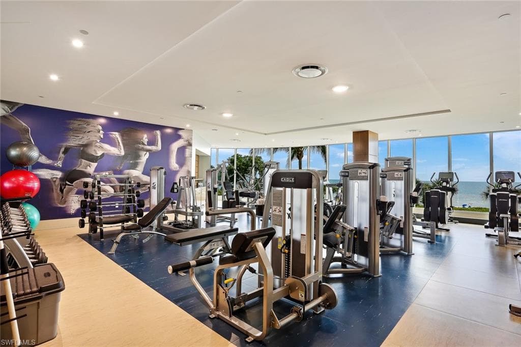 11125 Gulf Shore Dr Ph-1, Naples, FL 34108-38