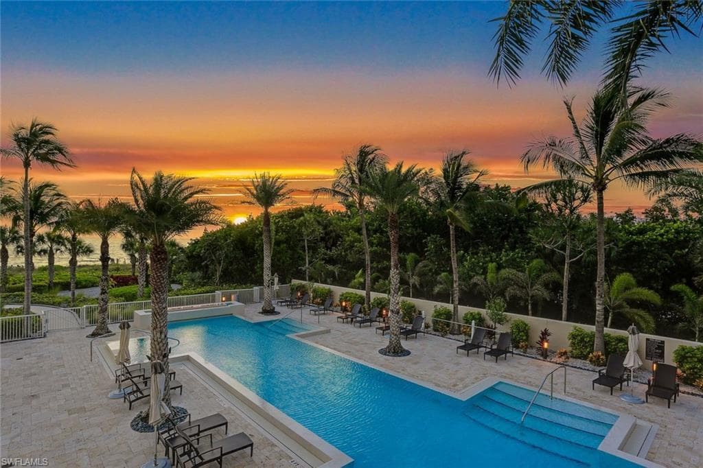 11125 Gulf Shore Dr Ph-1, Naples, FL 34108-44