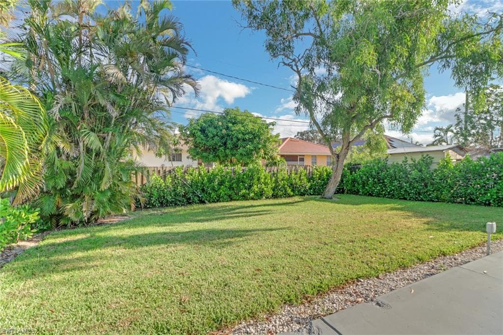779 108th Ave N, Naples, FL 34108-10