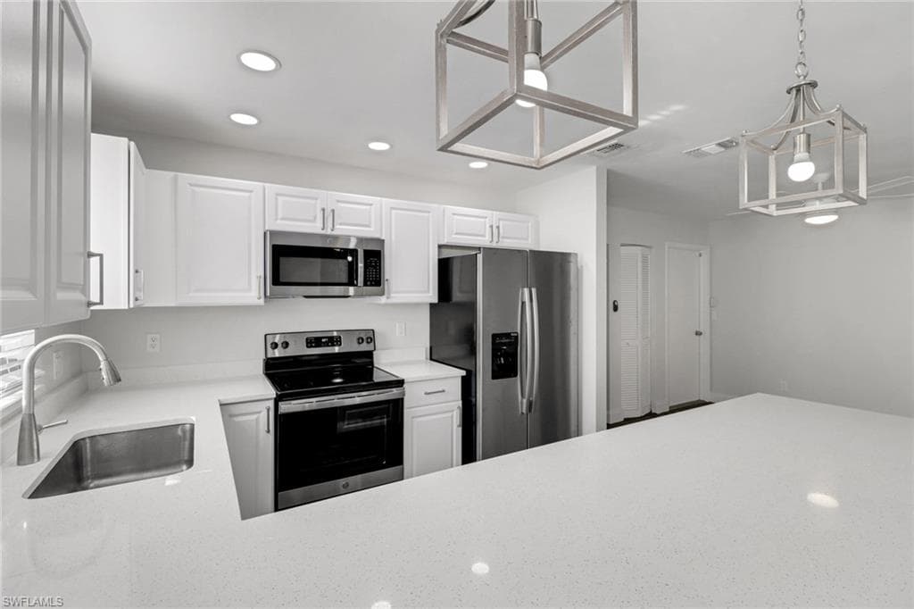 779 108th Ave N, Naples, FL 34108-4