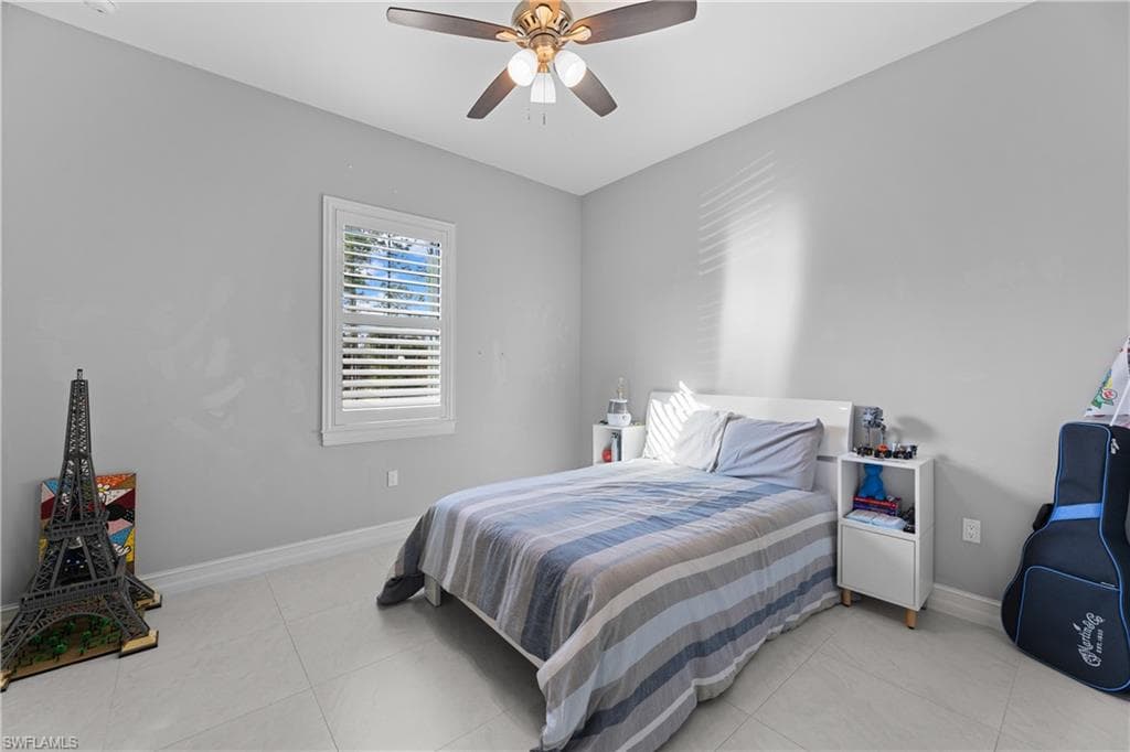 2642 10th Ave NE, Naples, FL 34120-24