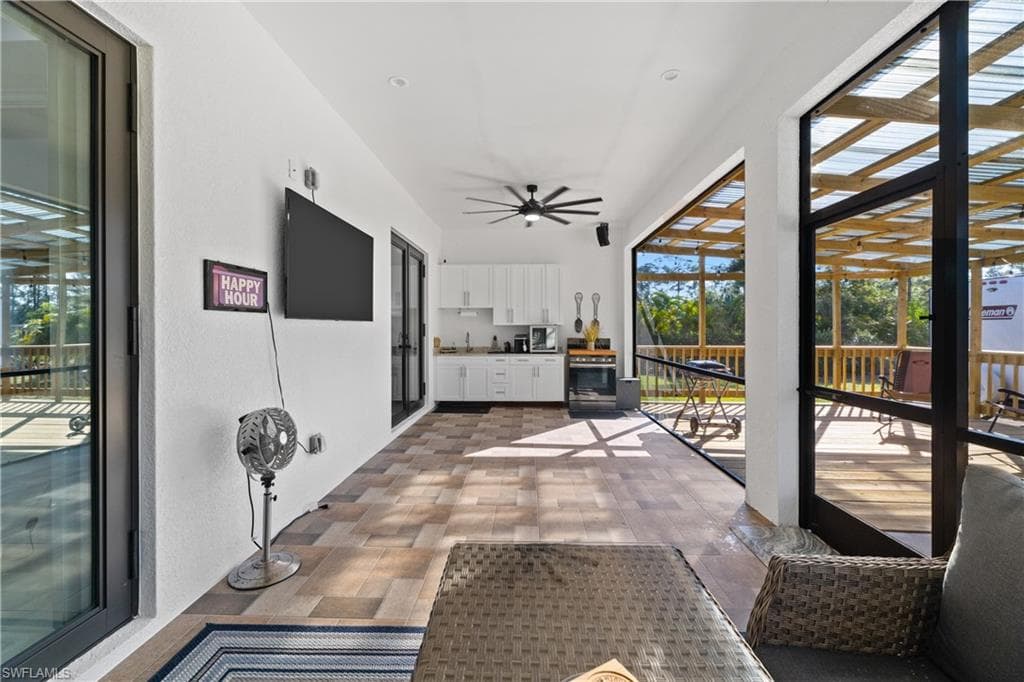 2642 10th Ave NE, Naples, FL 34120-28