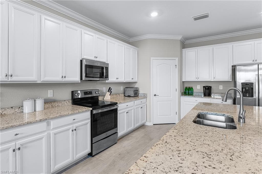 17586 Ashcomb Way, Estero, FL 33928-18