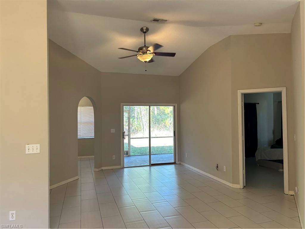 811 8th St NE, Naples, FL 34120-10