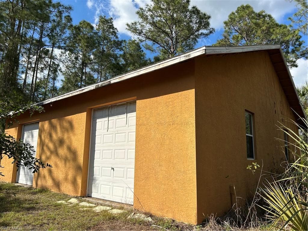 811 8th St NE, Naples, FL 34120-12