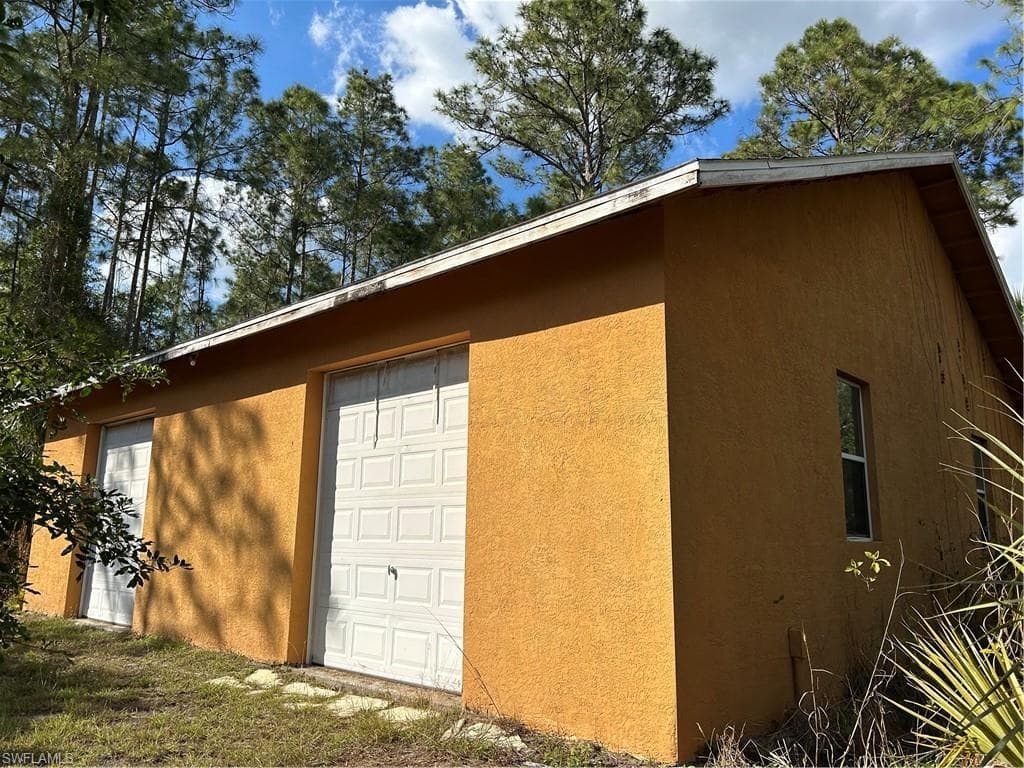 811 8th St NE, Naples, FL 34120-13