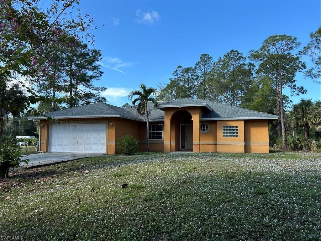 811 8th St NE, Naples, FL 34120-1