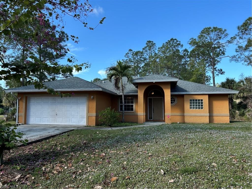 811 8th St NE, Naples, FL 34120-2