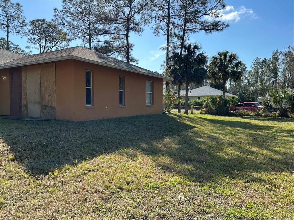 811 8th St NE, Naples, FL 34120-4