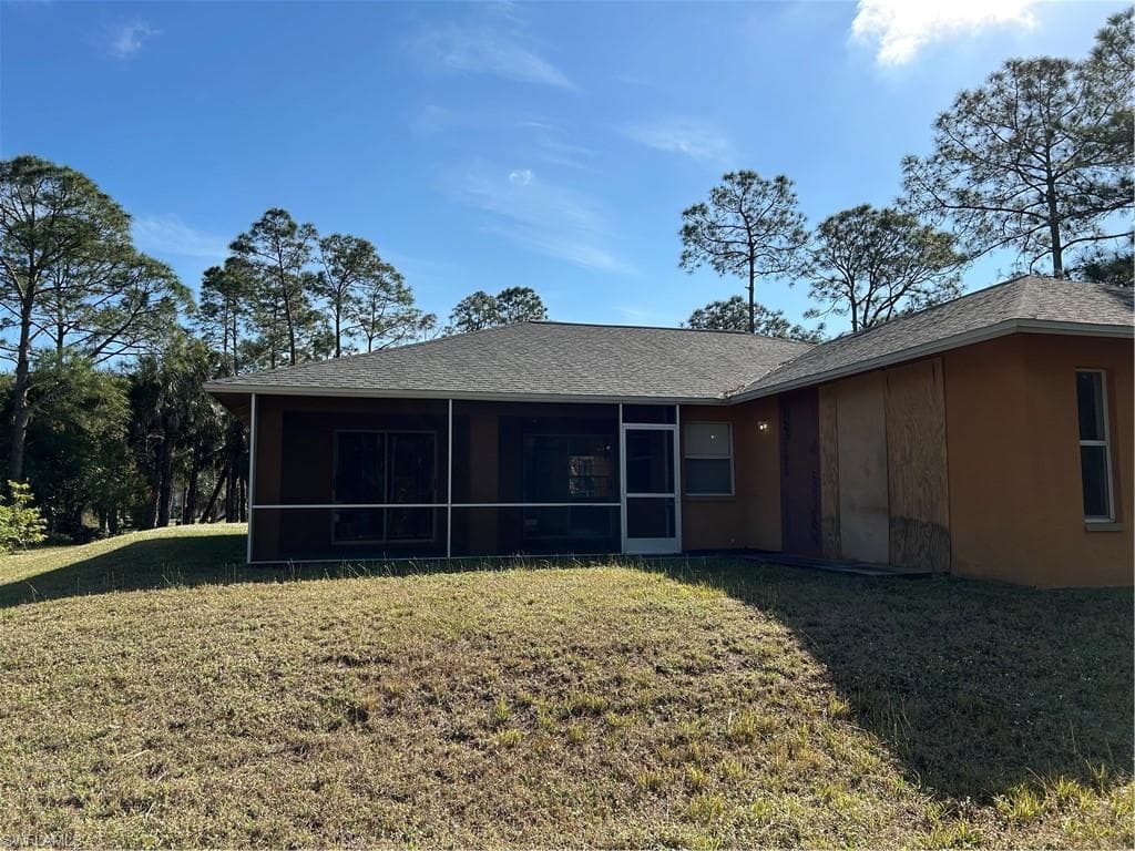 811 8th St NE, Naples, FL 34120-5