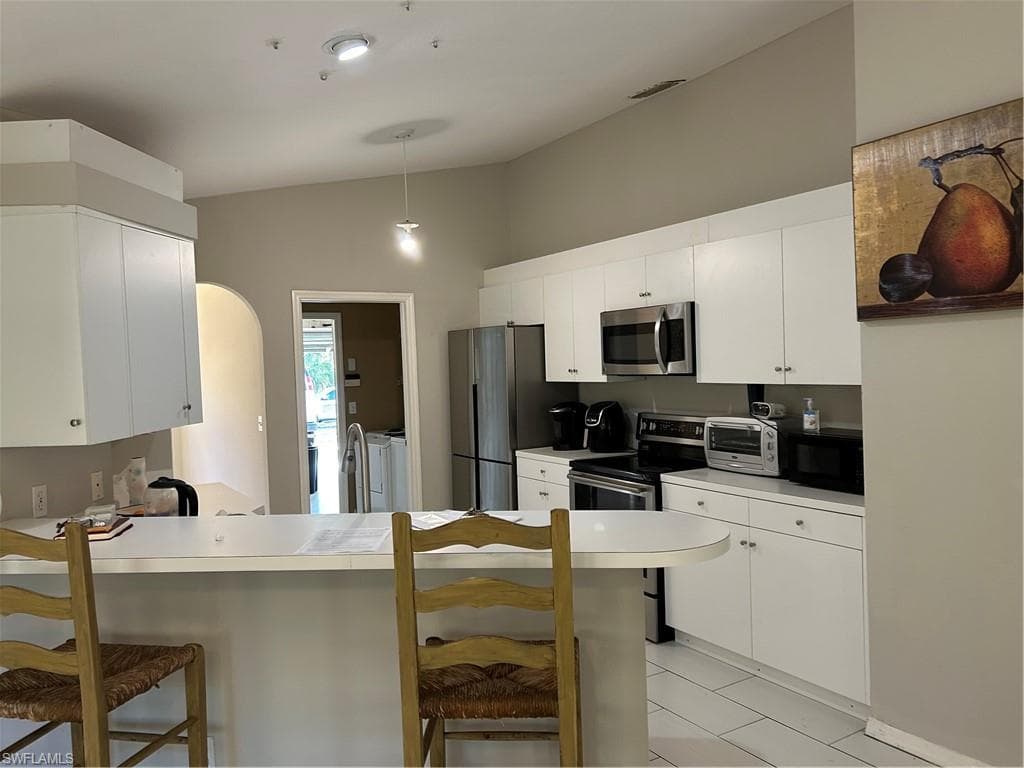 811 8th St NE, Naples, FL 34120-6