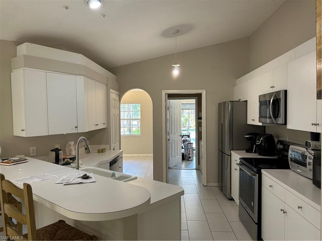 811 8th St NE, Naples, FL 34120-7