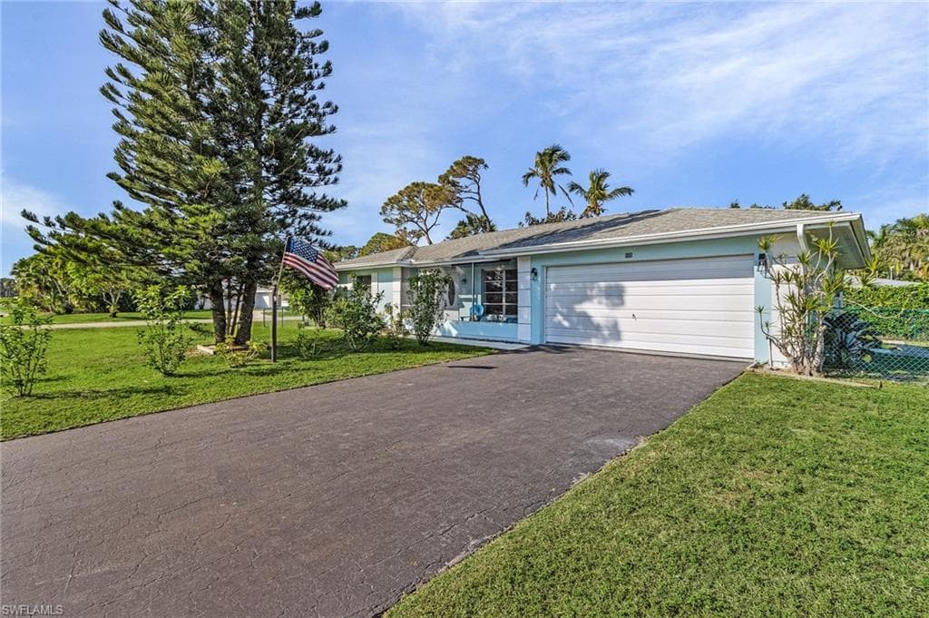 105 Valley Dr, Bonita Springs, FL 34134-4