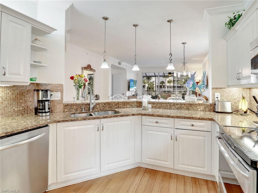 7734 Pebble Creek Cir 104, Naples, FL 34108-9