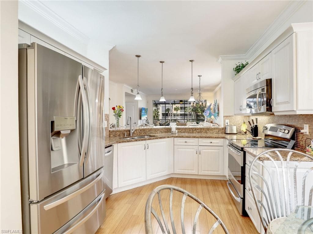 7734 Pebble Creek Cir 104, Naples, FL 34108-11