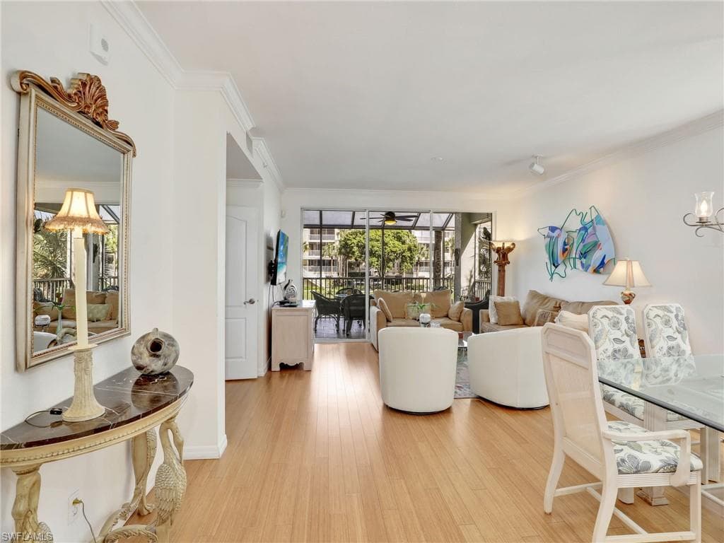 7734 Pebble Creek Cir 104, Naples, FL 34108-1