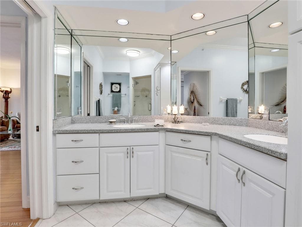 7734 Pebble Creek Cir 104, Naples, FL 34108-21