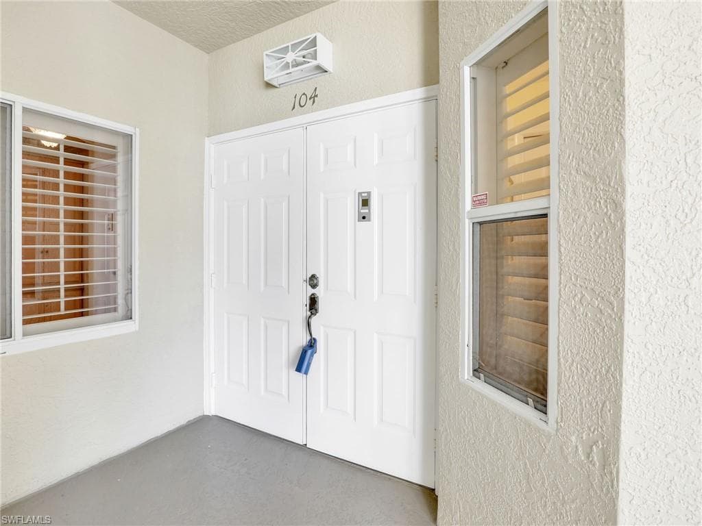 7734 Pebble Creek Cir 104, Naples, FL 34108-3