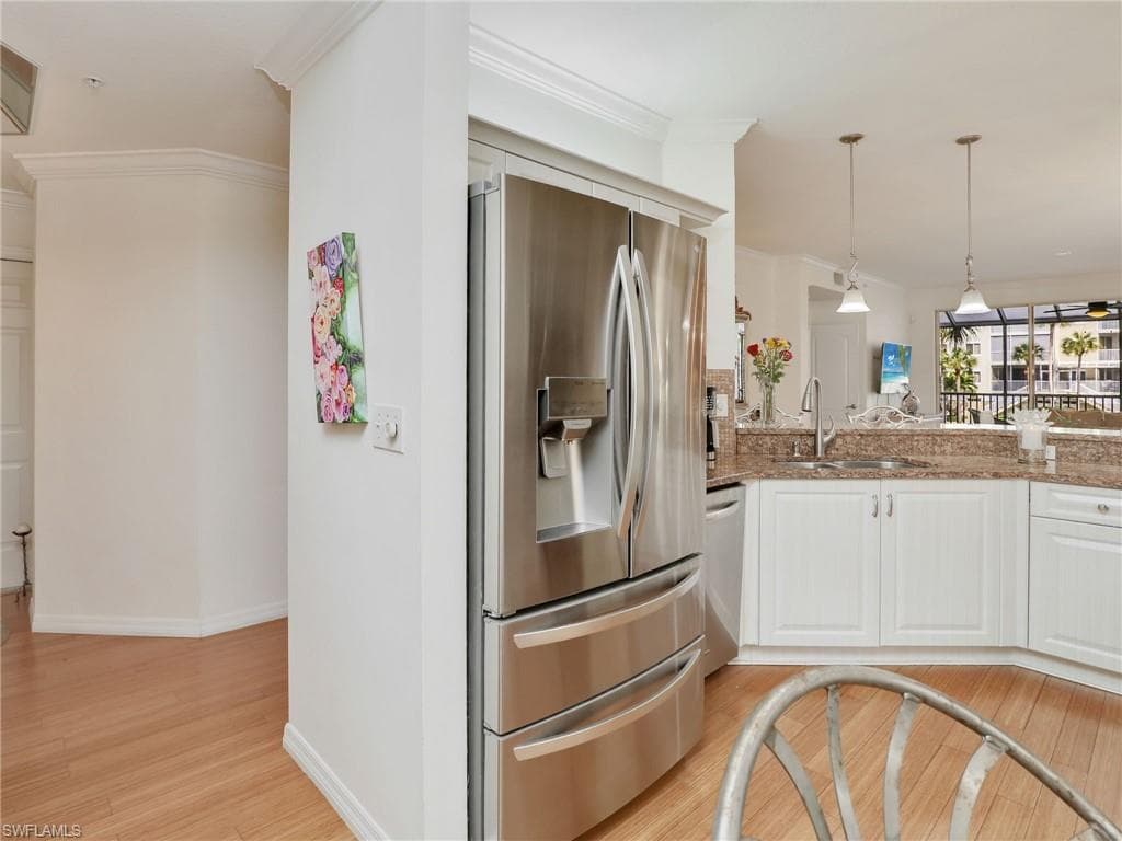 7734 Pebble Creek Cir 104, Naples, FL 34108-8