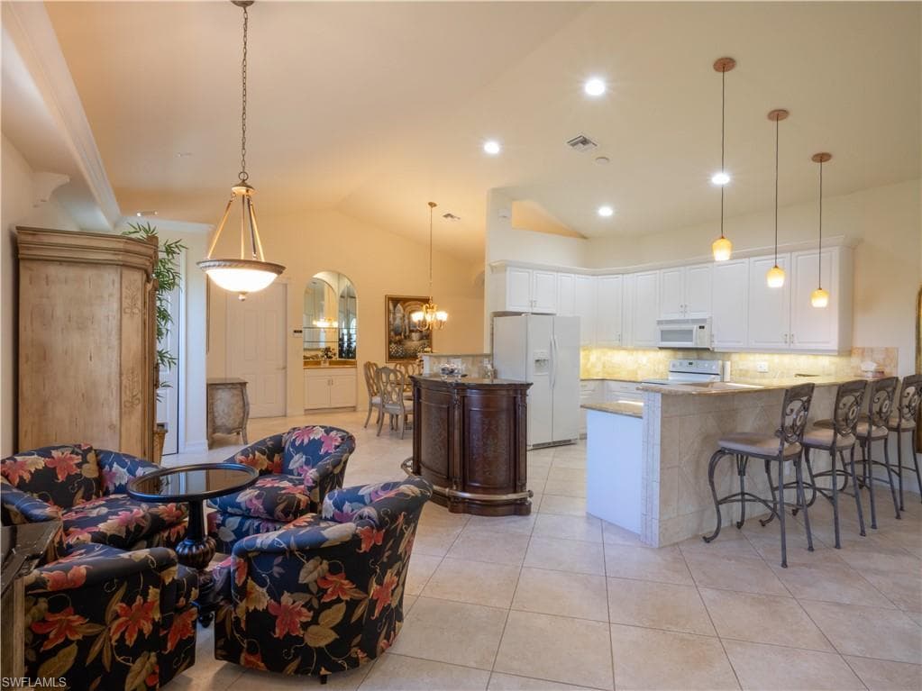 774 105th Ave N, Naples, FL 34108-9