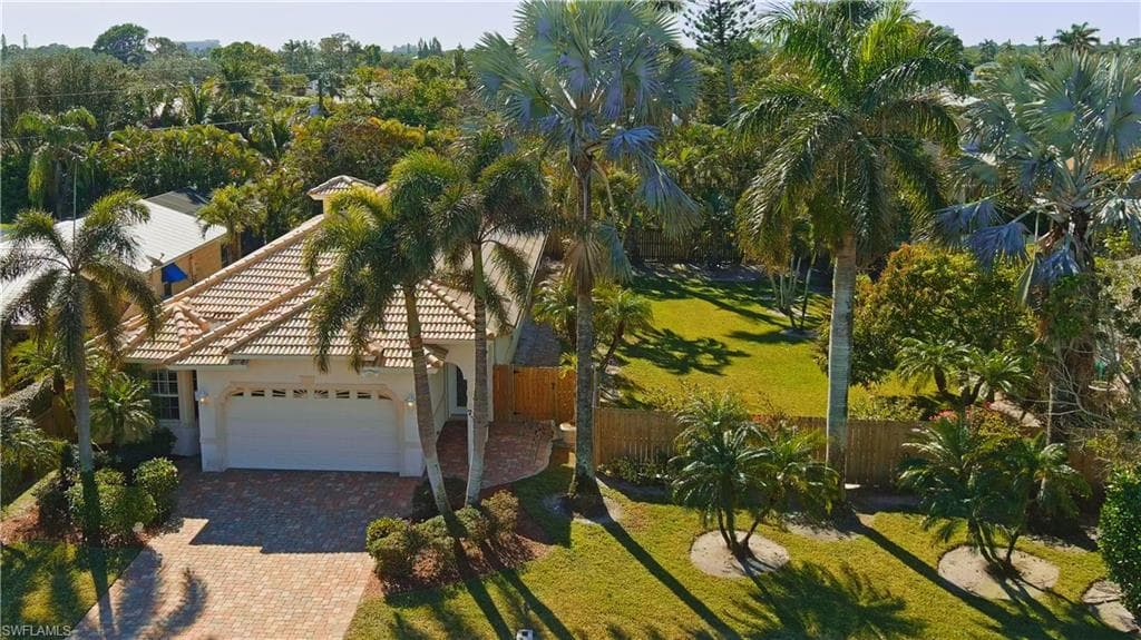 774 105th Ave N, Naples, FL 34108-1
