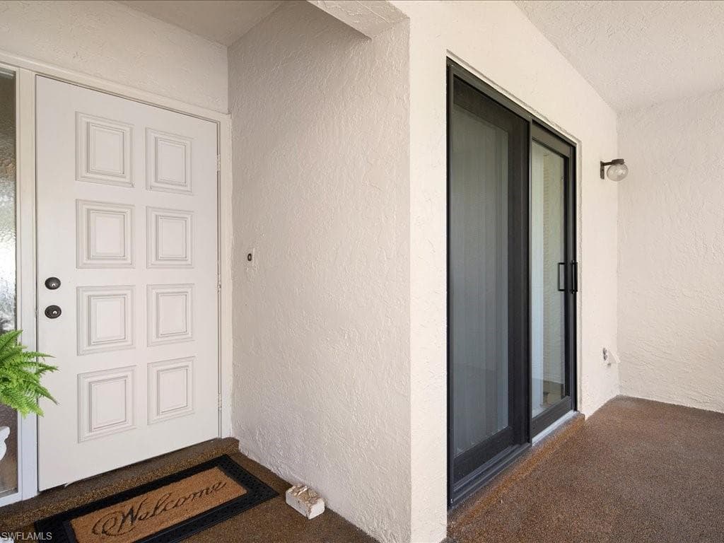 1802 Kings Lake Blvd 105, Naples, FL 34112-4