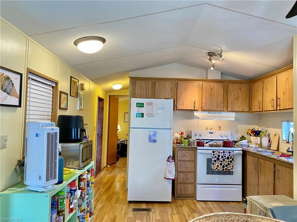 16 Garnet Dr 16g, Naples, FL 34114-17