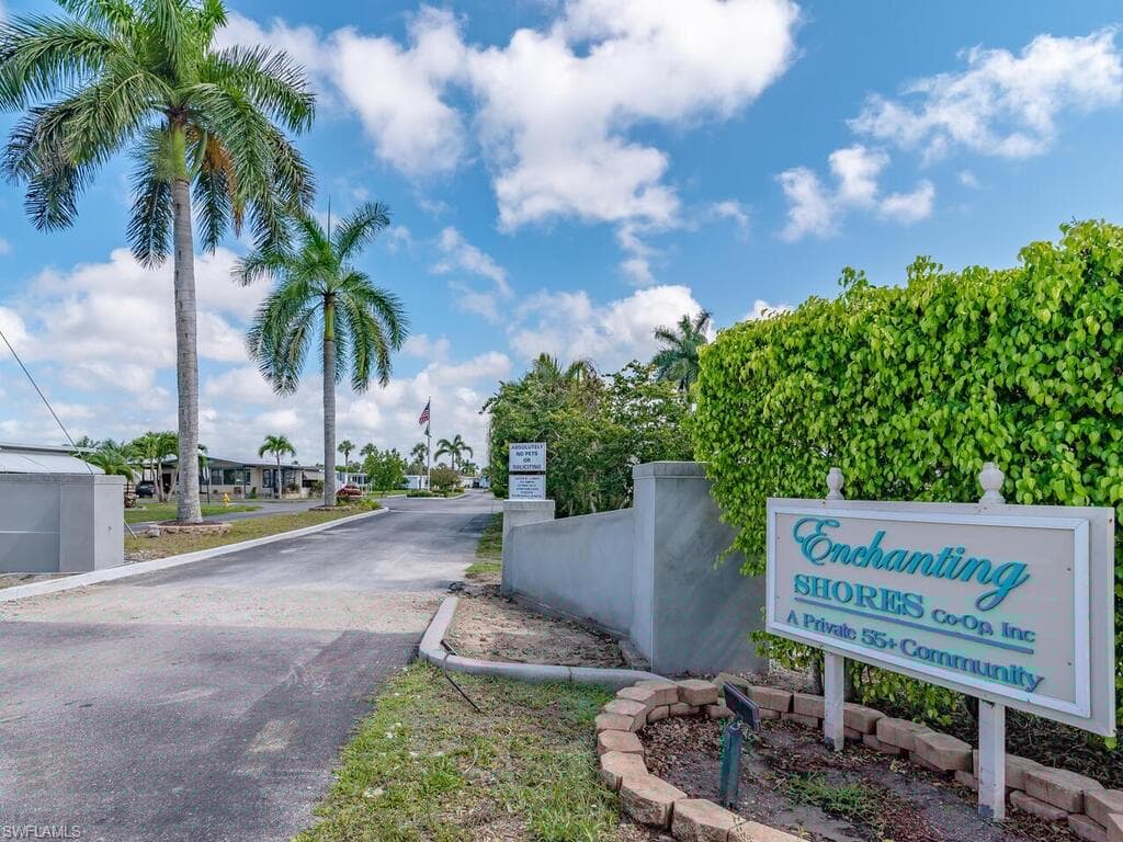 16 Garnet Dr 16g, Naples, FL 34114-27
