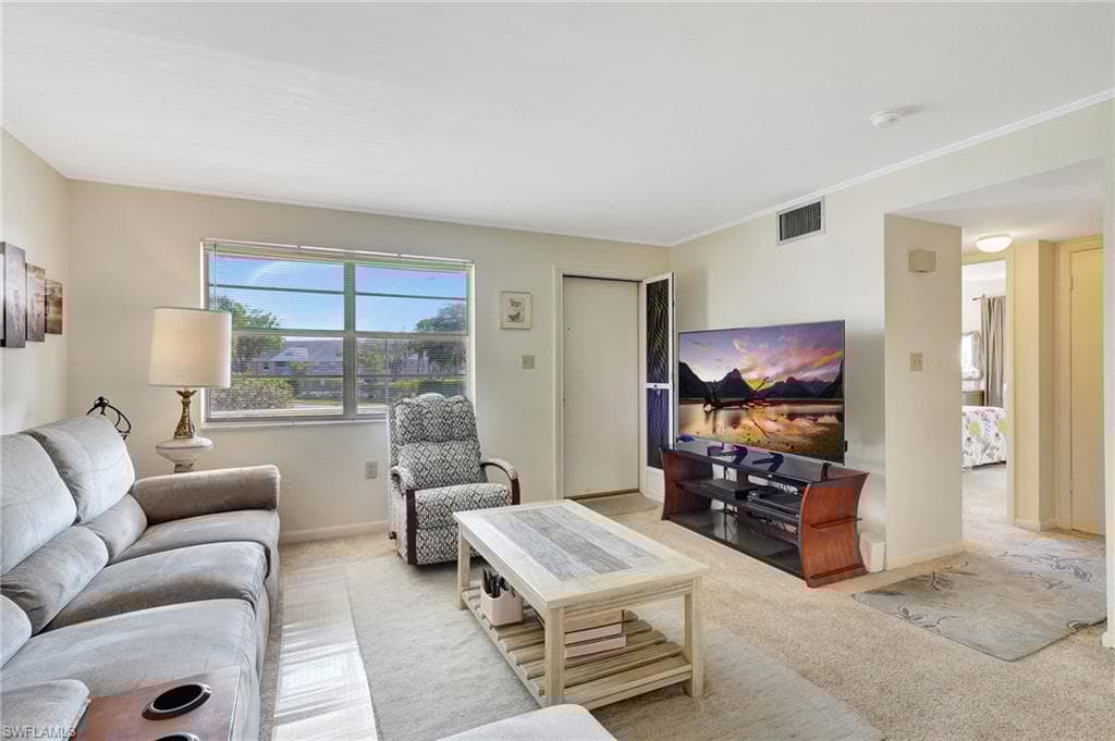 657 Palm View Dr A3, Naples, FL 34110-9