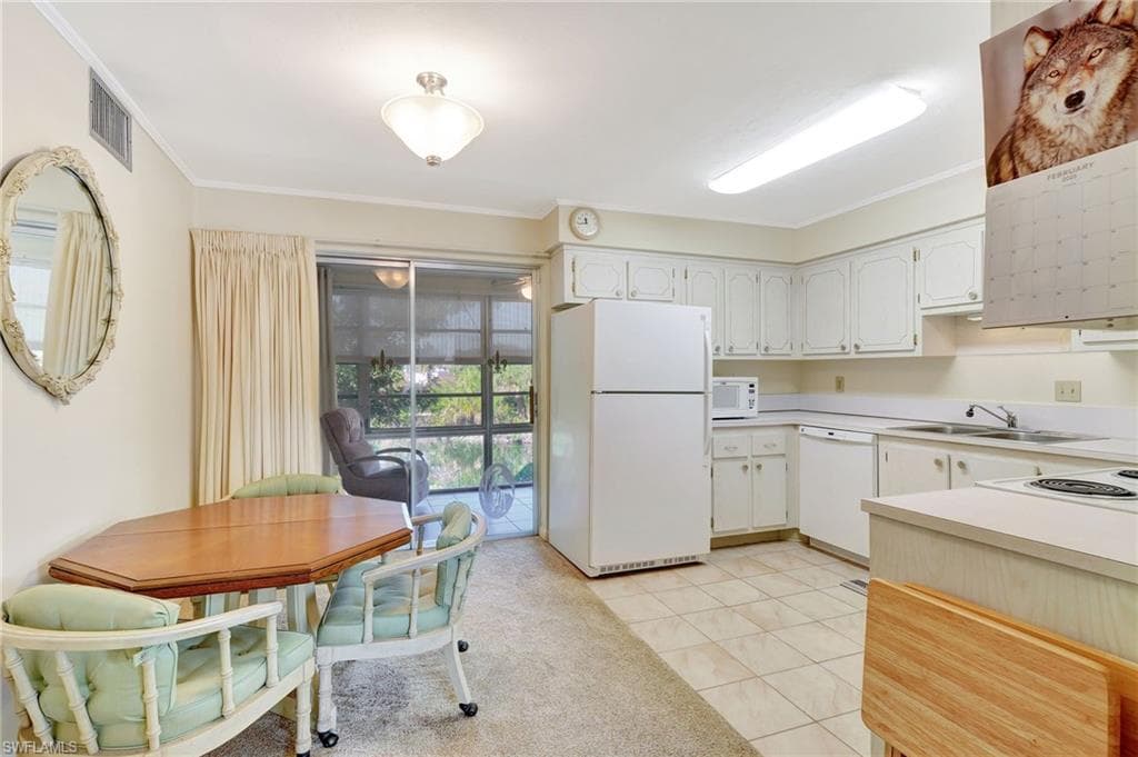 657 Palm View Dr A3, Naples, FL 34110-12