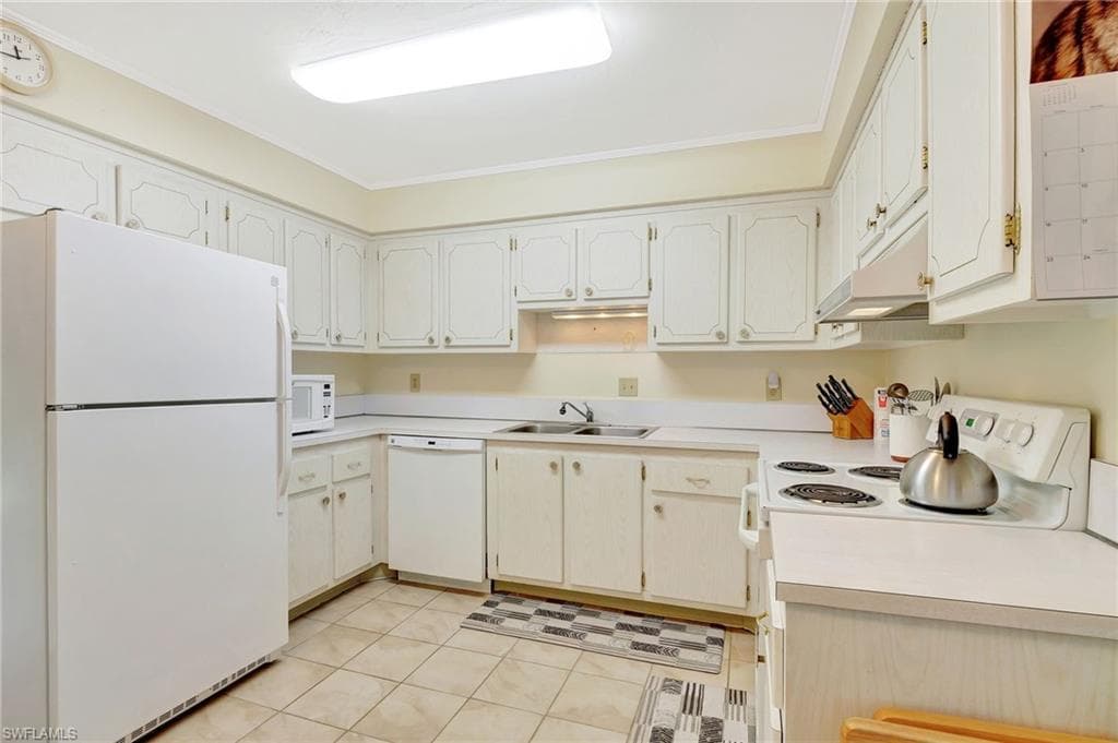 657 Palm View Dr A3, Naples, FL 34110-13