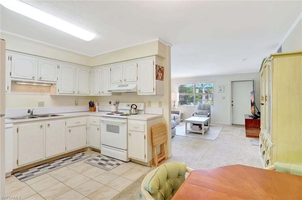 657 Palm View Dr A3, Naples, FL 34110-15